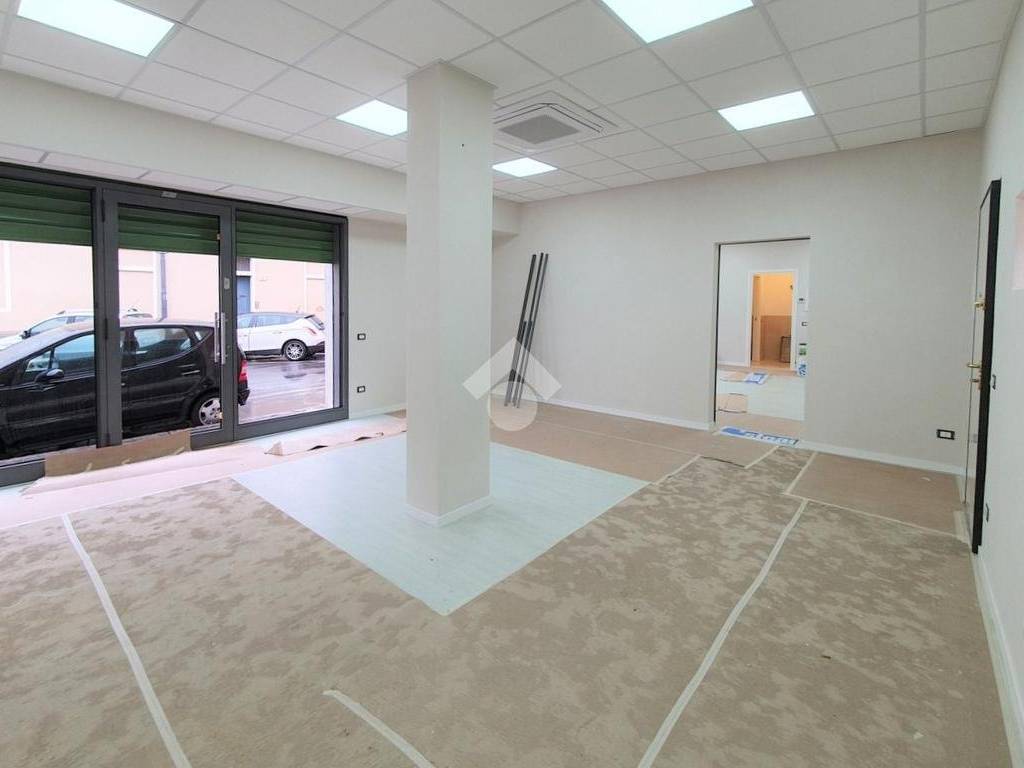 negozio in affitto a Padova in zona Arcella