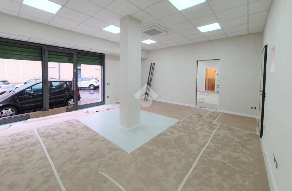 negozio in affitto a Padova in zona Arcella