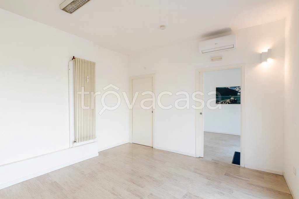 negozio in affitto a Padova in zona Sant'Osvaldo / Santa Rita