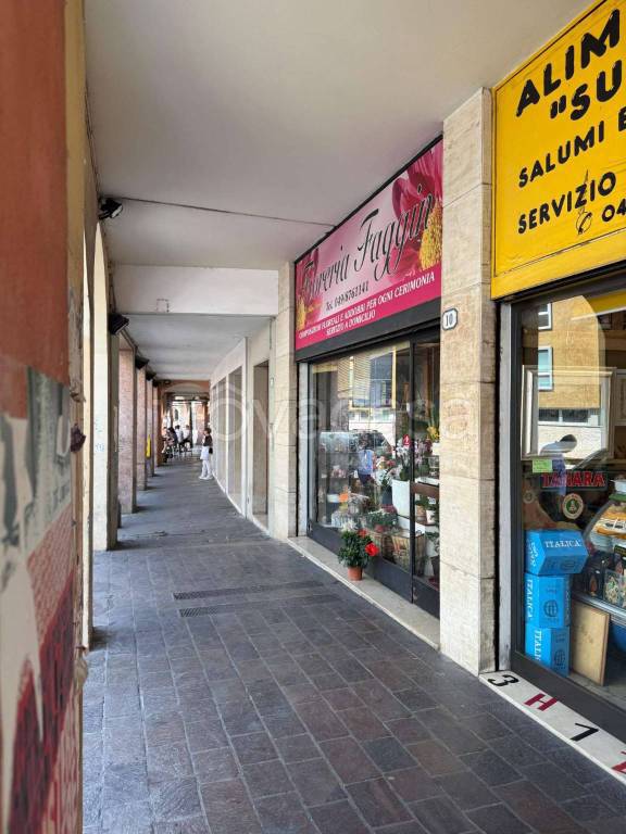 negozio in affitto a Padova in zona Portello