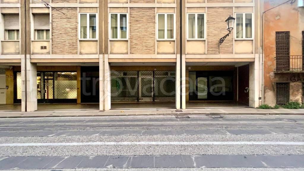 negozio in affitto a Padova