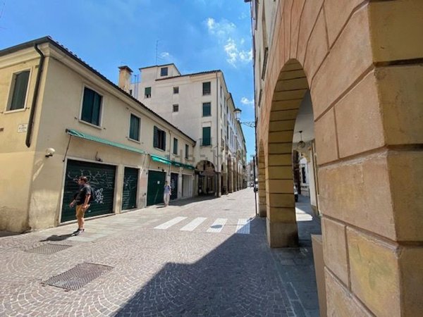 negozio in affitto a Padova in zona Centro Storico
