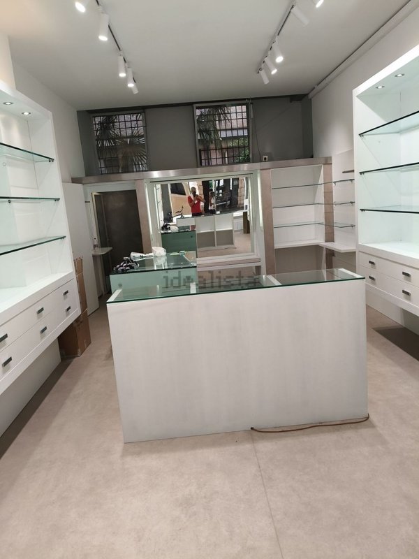 negozio in affitto a Padova