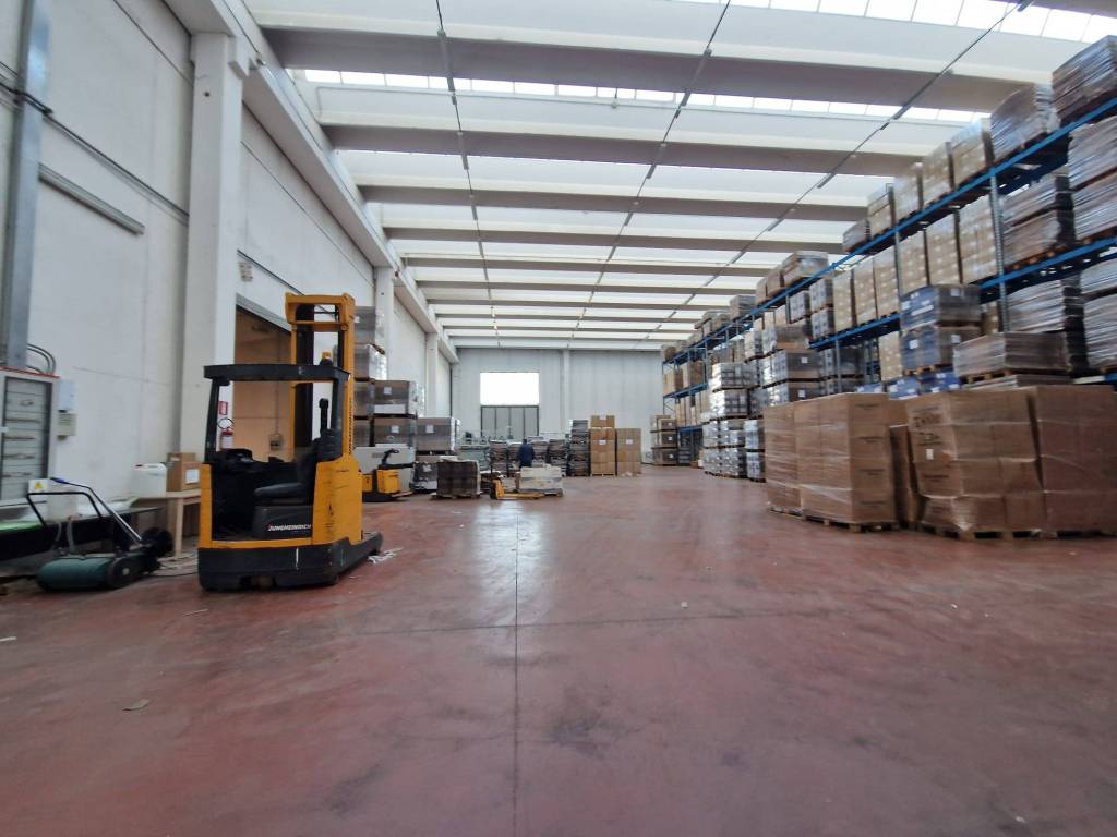 locale commerciale in affitto a Padova in zona Camin / Granze