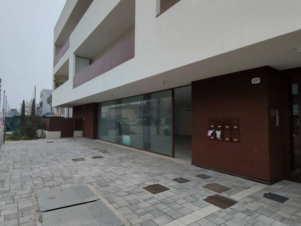 negozio in affitto a Padova in zona Guizza