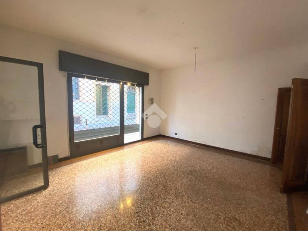 negozio in affitto a Padova in zona Savonarola