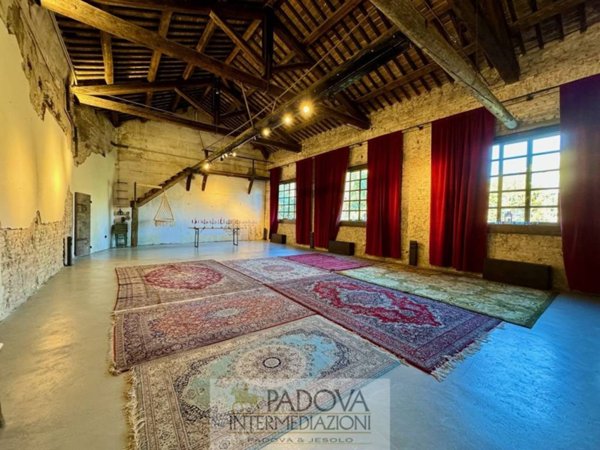 negozio in affitto a Padova in zona Santa Croce