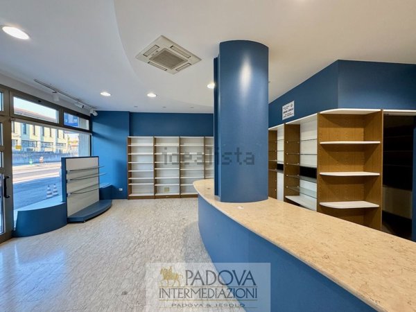 negozio in affitto a Padova in zona San Lazzaro