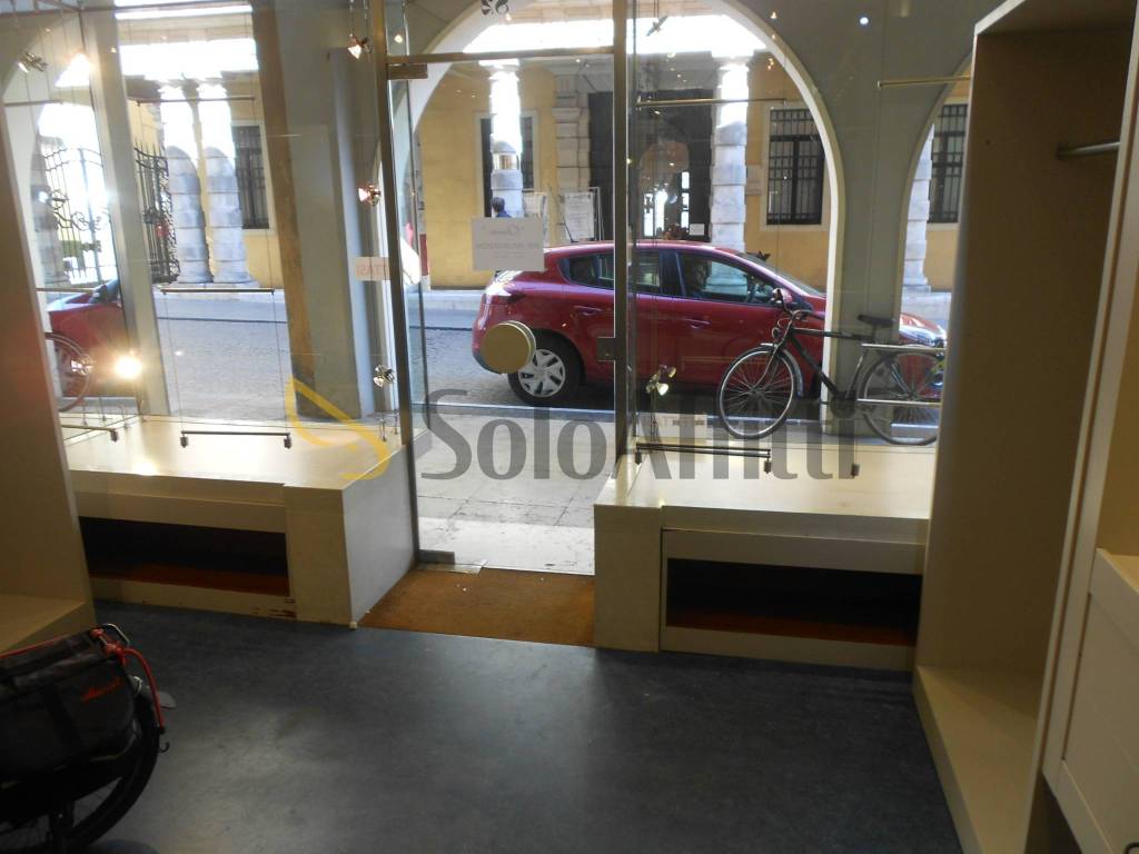 negozio in affitto a Padova in zona Centro Storico
