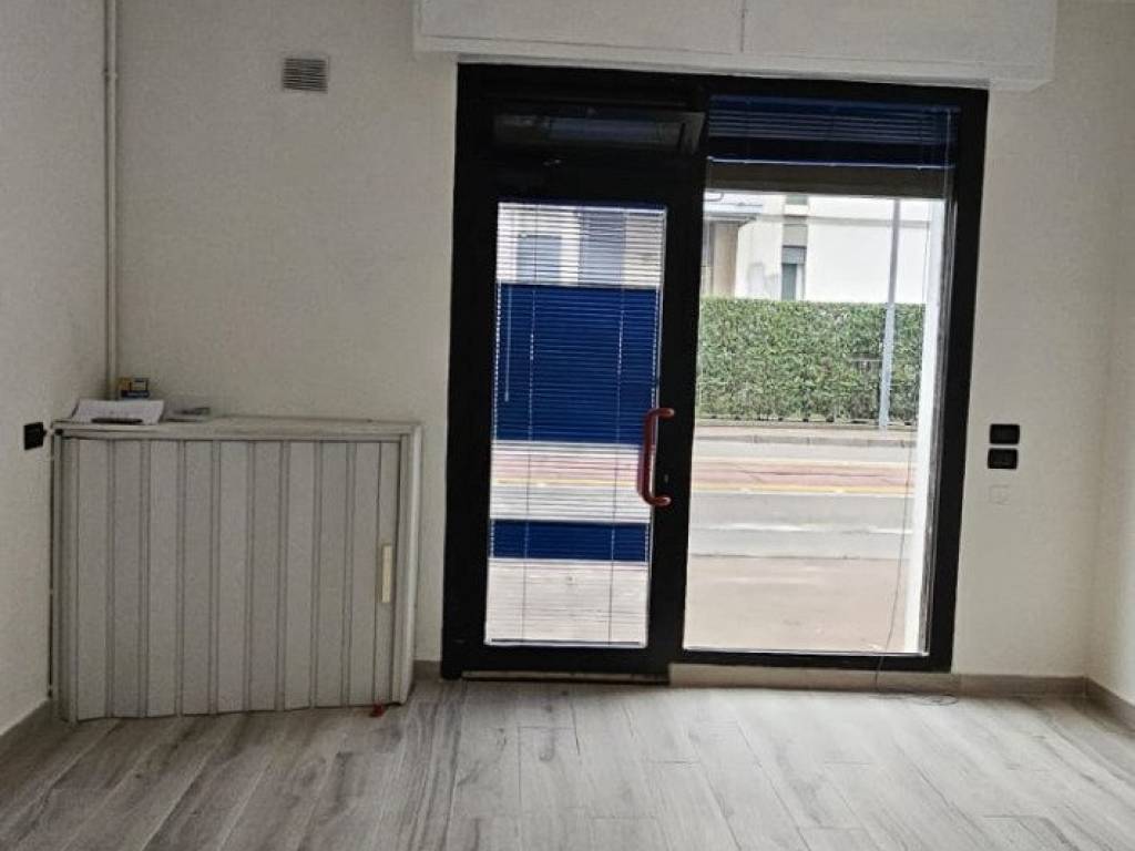 negozio in affitto a Padova in zona Guizza