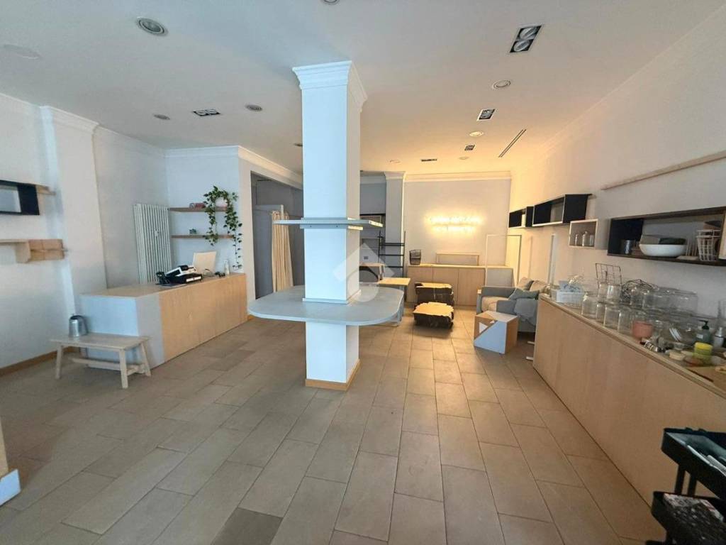 negozio in affitto a Padova in zona Savonarola