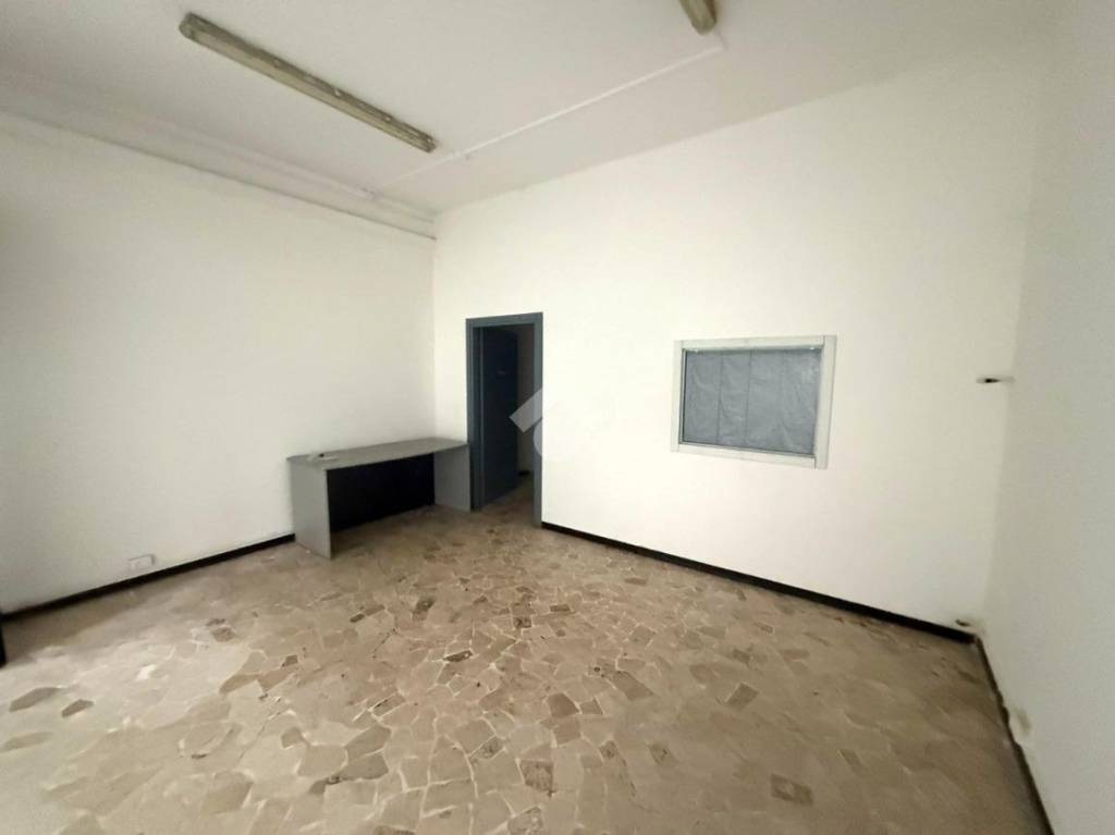 negozio in affitto a Padova in zona Brentelle