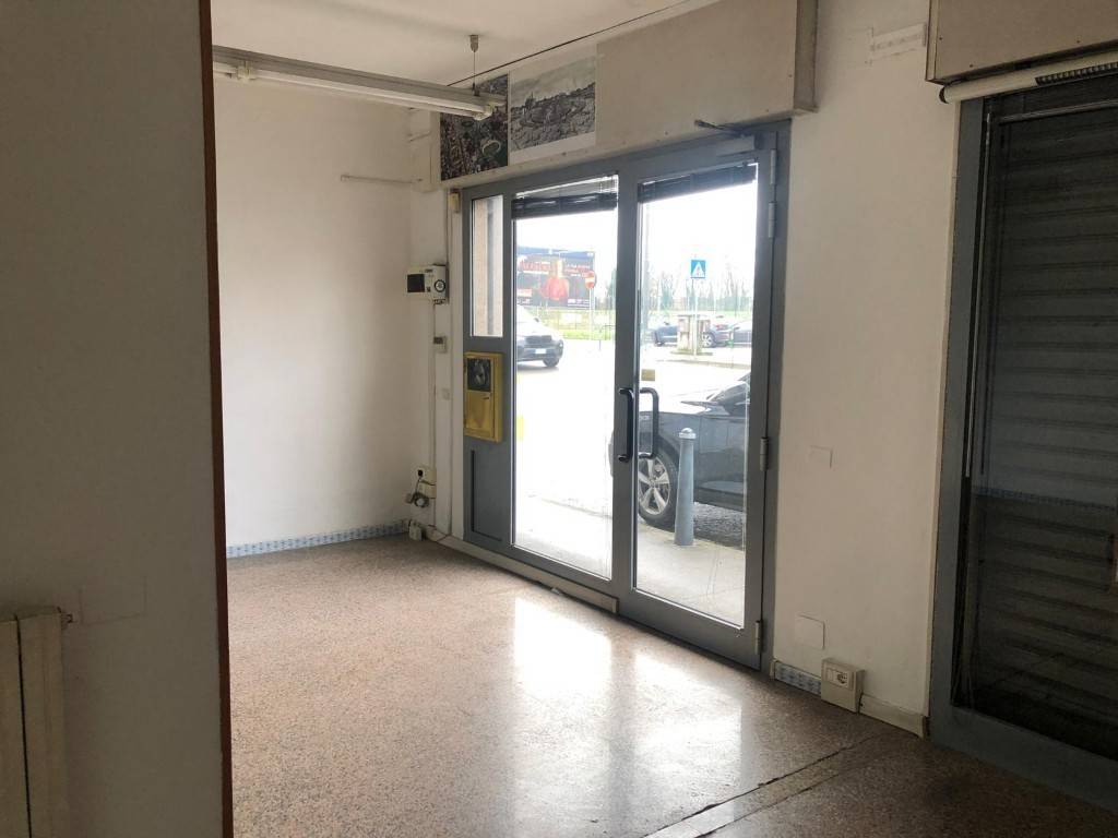 negozio in affitto a Padova in zona Pontevigodarzere