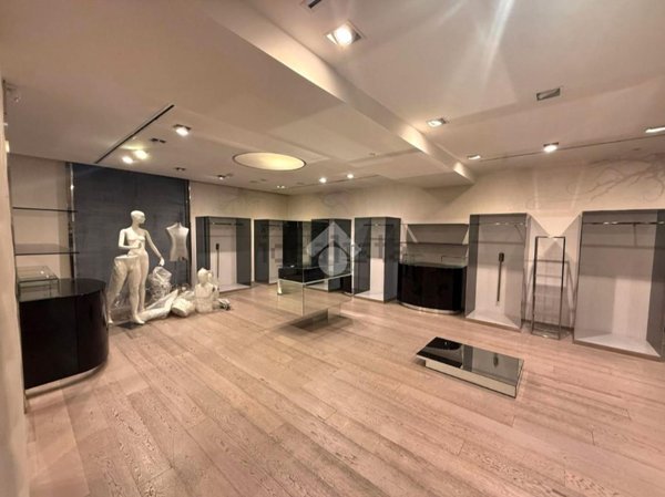 negozio in affitto a Padova