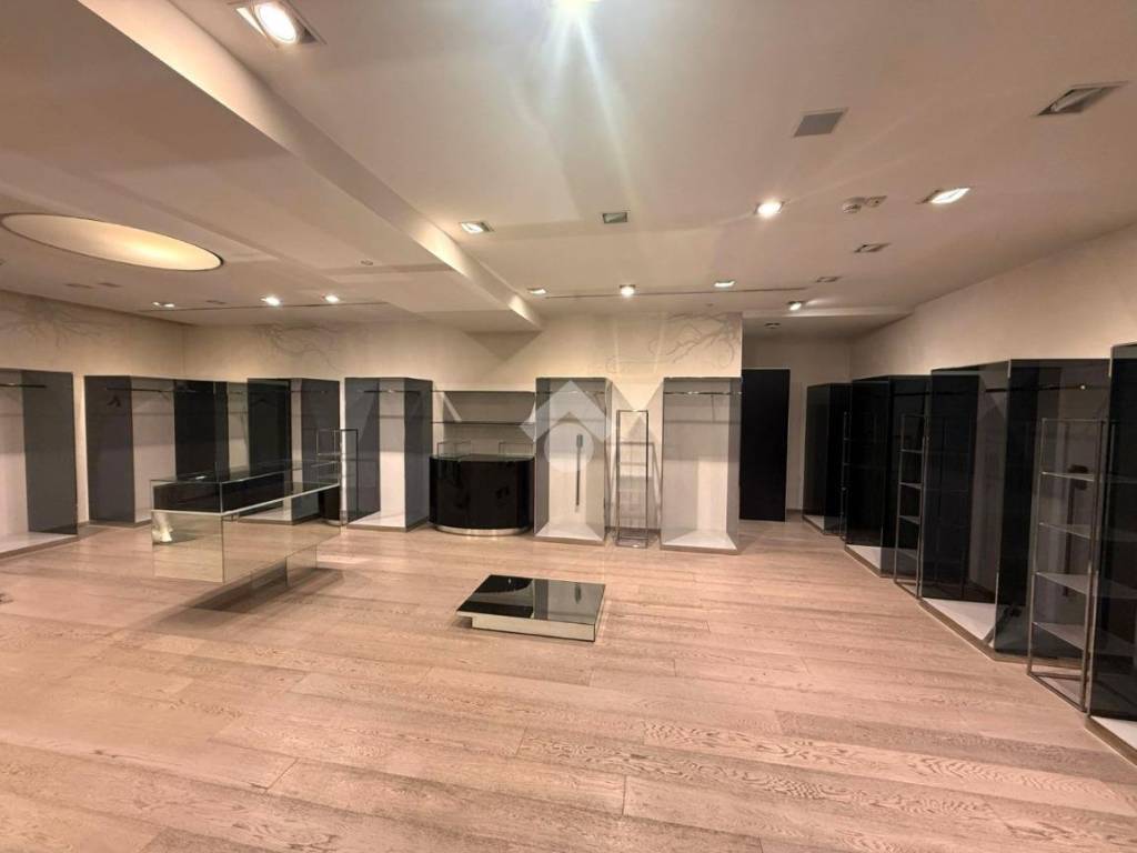 negozio in affitto a Padova in zona Savonarola