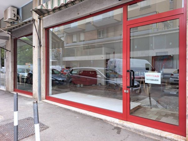 negozio in affitto a Padova in zona Sacra Famiglia