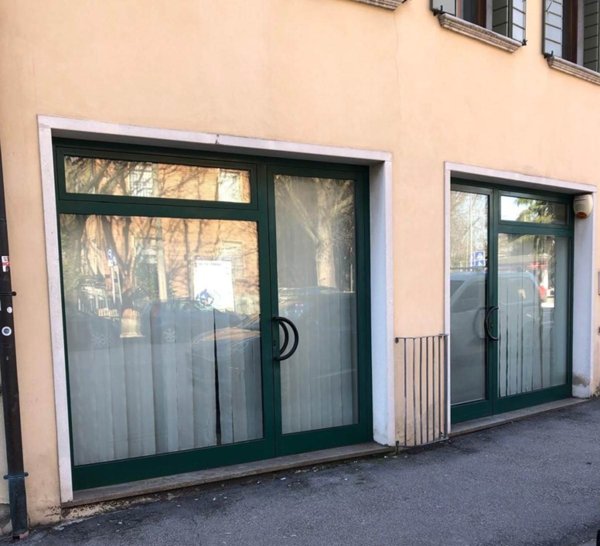 negozio in affitto a Padova