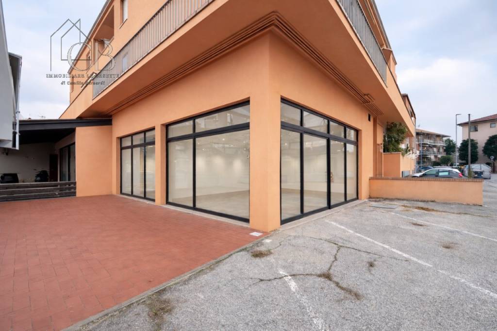 negozio in affitto a Padova in zona Sant'Osvaldo / Santa Rita