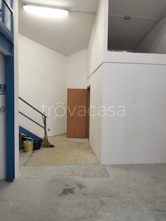 locale commerciale in affitto a Padova in zona Sant'Osvaldo / Santa Rita