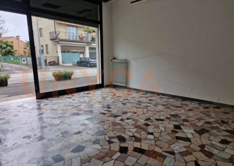 negozio in affitto a Padova in zona Brentelle