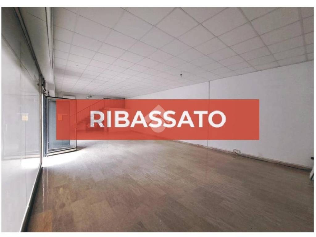 negozio in affitto a Padova in zona Arcella
