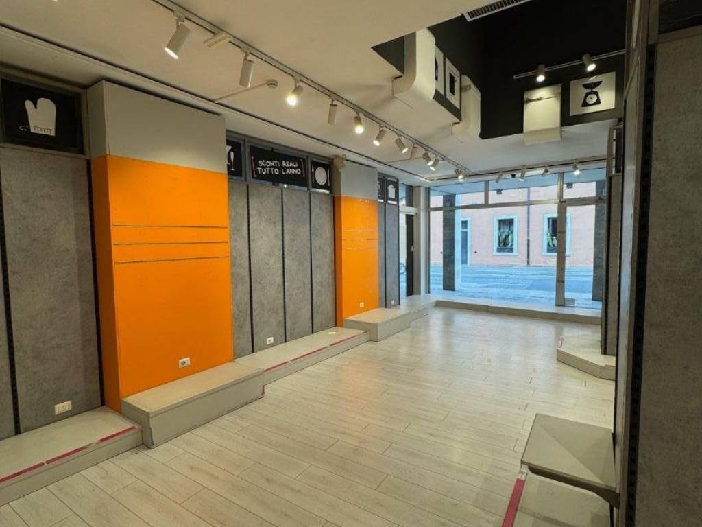 negozio in affitto a Padova in zona Savonarola