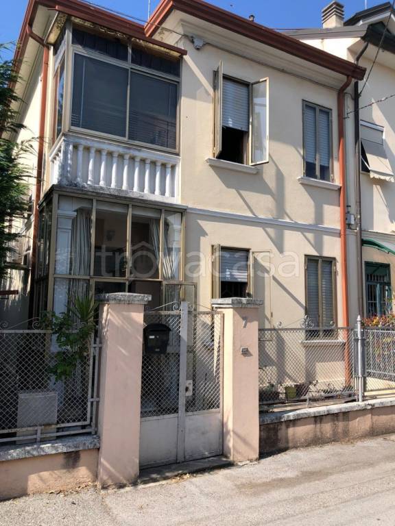 casa indipendente in affitto a Padova in zona Sant'Osvaldo / Santa Rita
