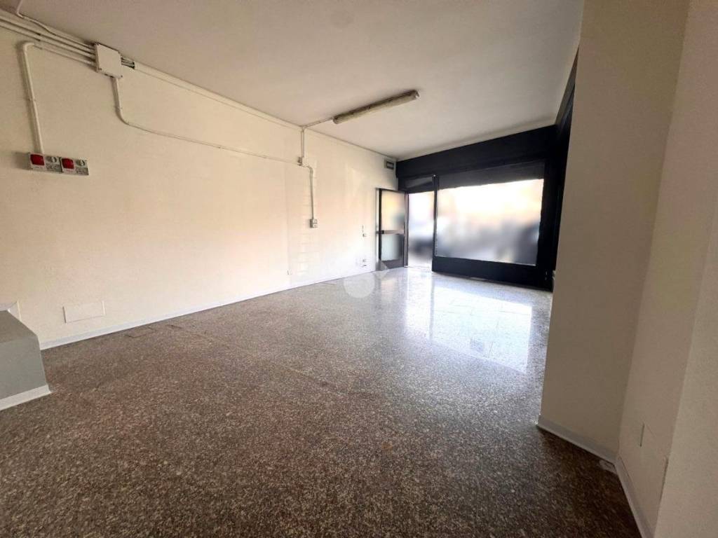 negozio in affitto a Padova in zona Guizza