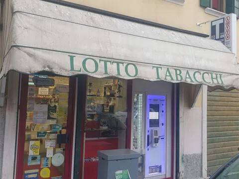 negozio in affitto a Padova in zona Arcella