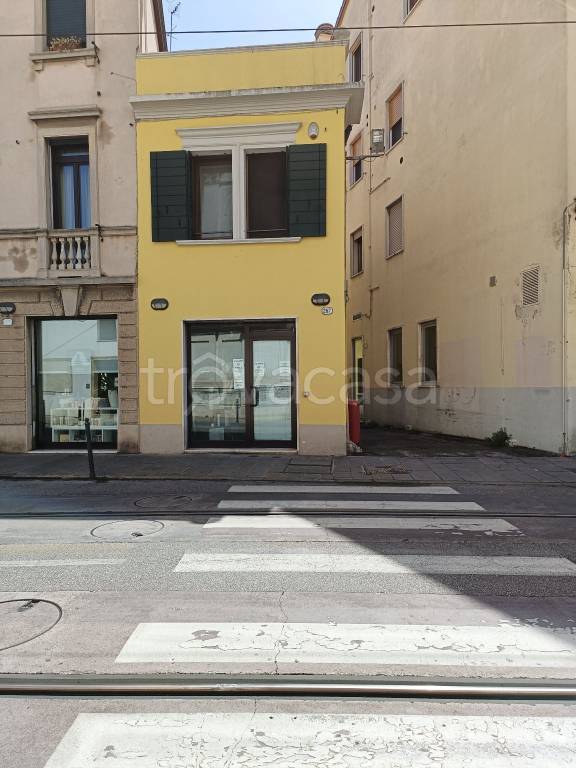 negozio in affitto a Padova in zona Santa Croce
