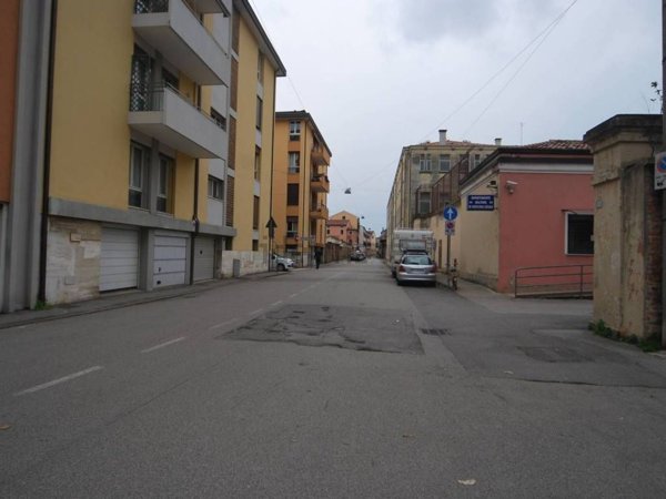 box auto in affitto a Padova in zona Savonarola