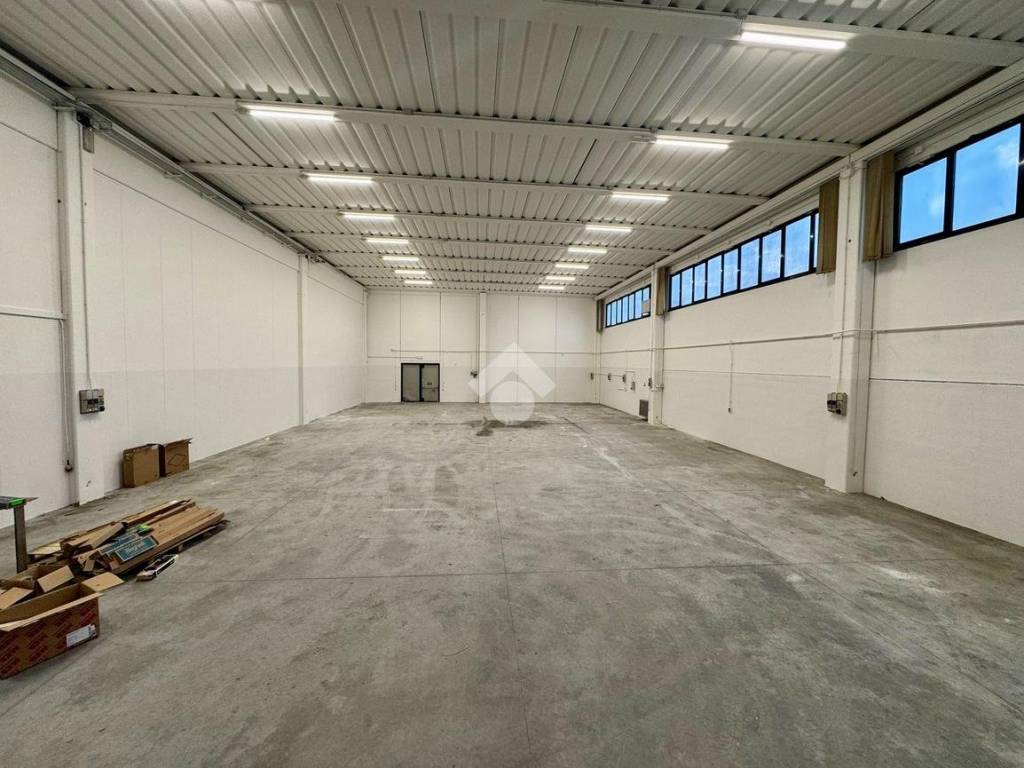 locale commerciale in affitto a Piombino Dese