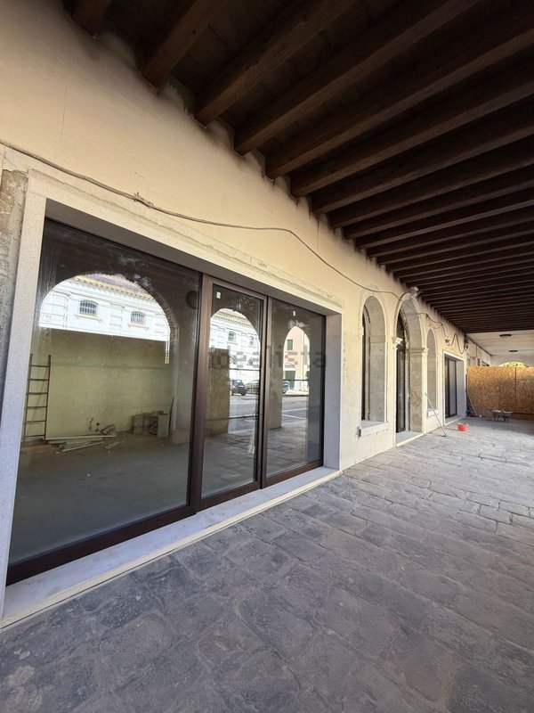locale commerciale in affitto a Piove di Sacco