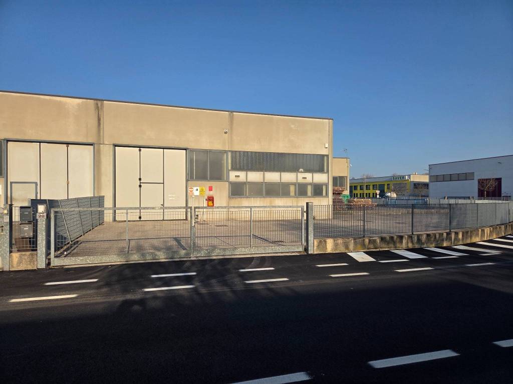 locale commerciale in affitto a Piove di Sacco