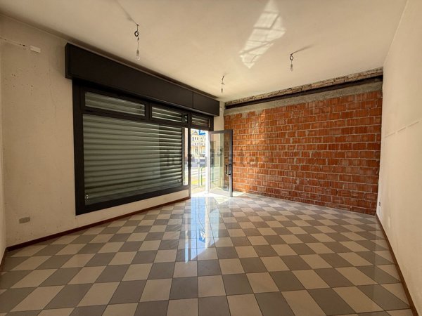 locale commerciale in affitto a Piove di Sacco