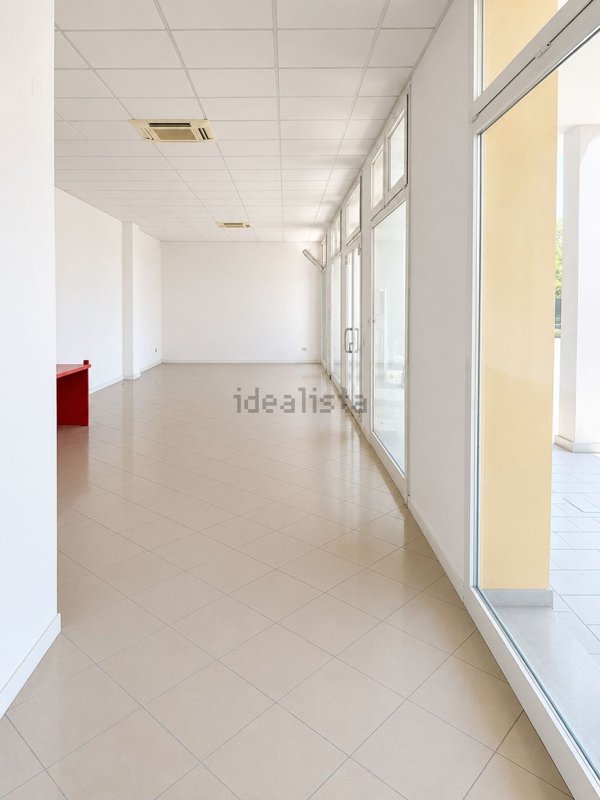 locale commerciale in affitto a Piove di Sacco