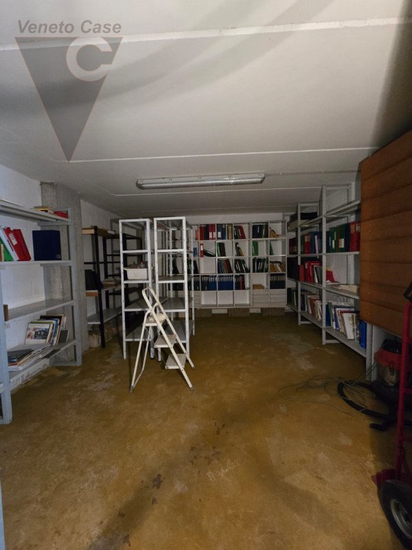 locale di sgombero in affitto a Ponte San Nicolò in zona Roncaglia