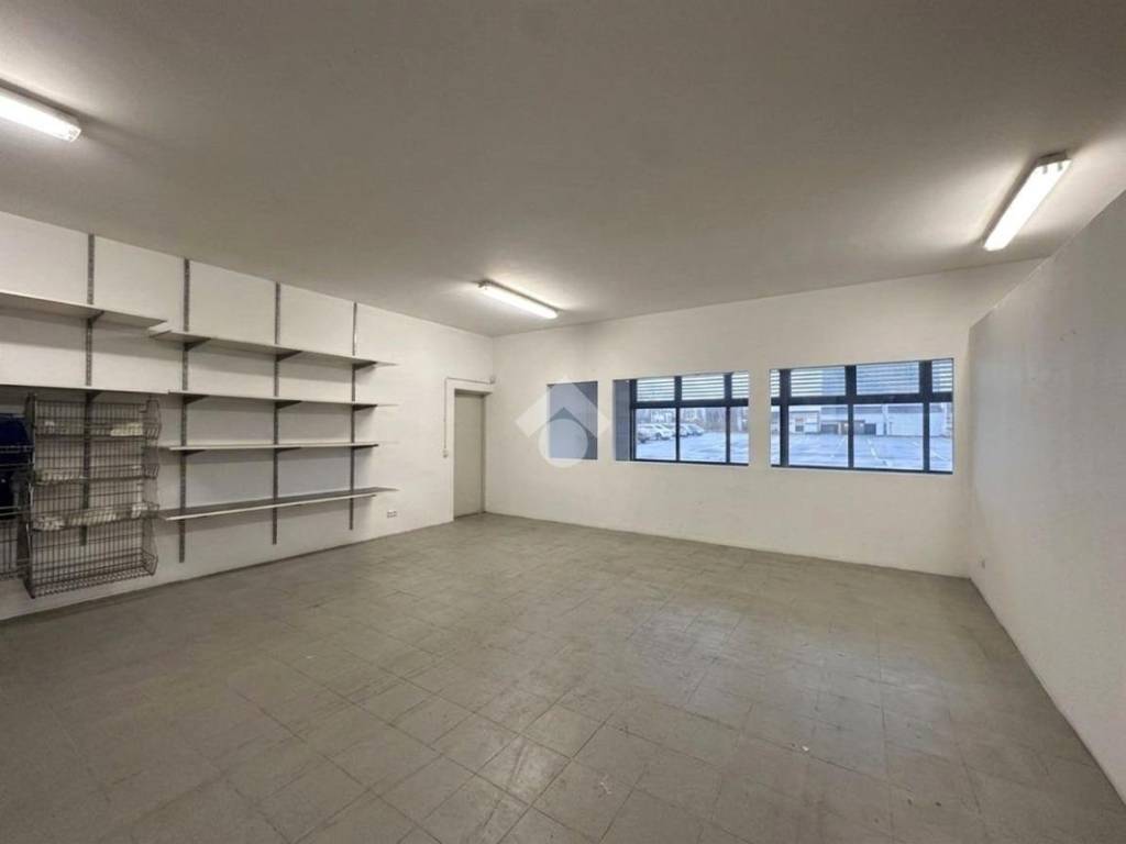 locale commerciale in affitto a Ponte San Nicolò