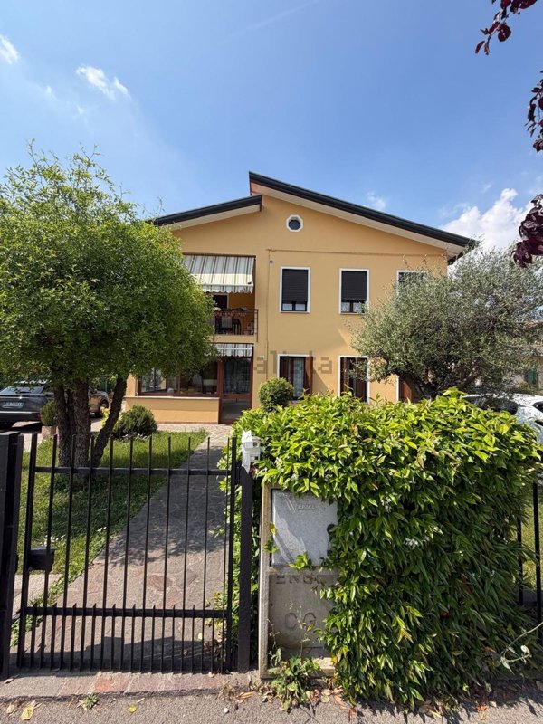 casa indipendente in affitto a Ponte San Nicolò in zona Rio