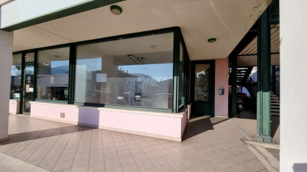 negozio in affitto a Rovolon in zona Bastia