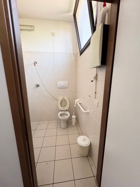 negozio in affitto a Rovolon in zona Bastia