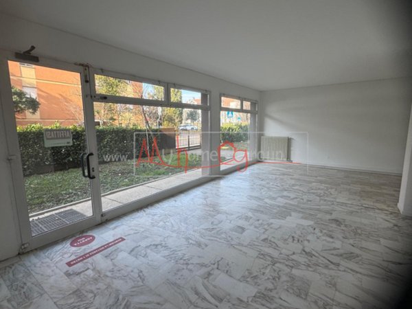 negozio in affitto a Rubano in zona Sarmeola