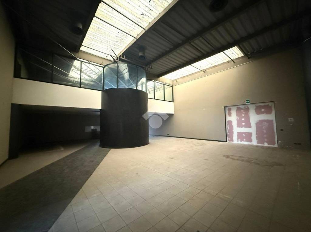 locale commerciale in affitto a Rubano