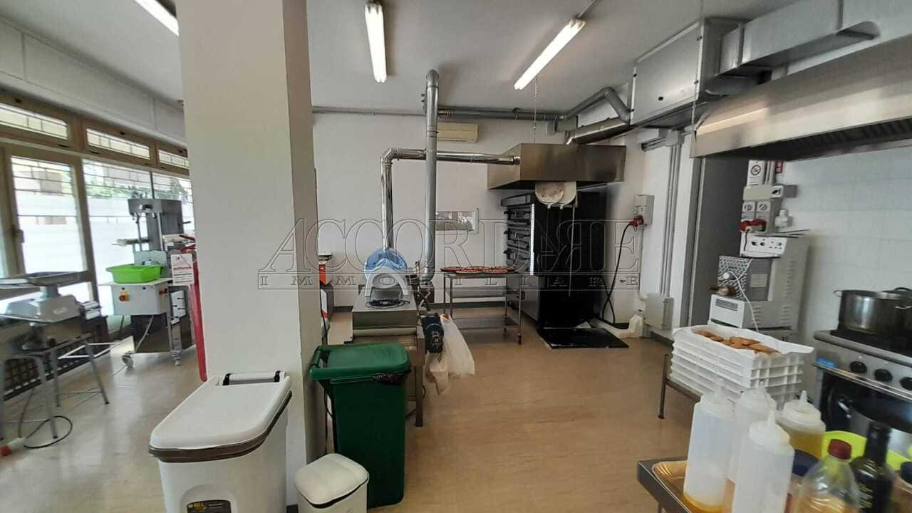 negozio in affitto a Rubano in zona Sarmeola