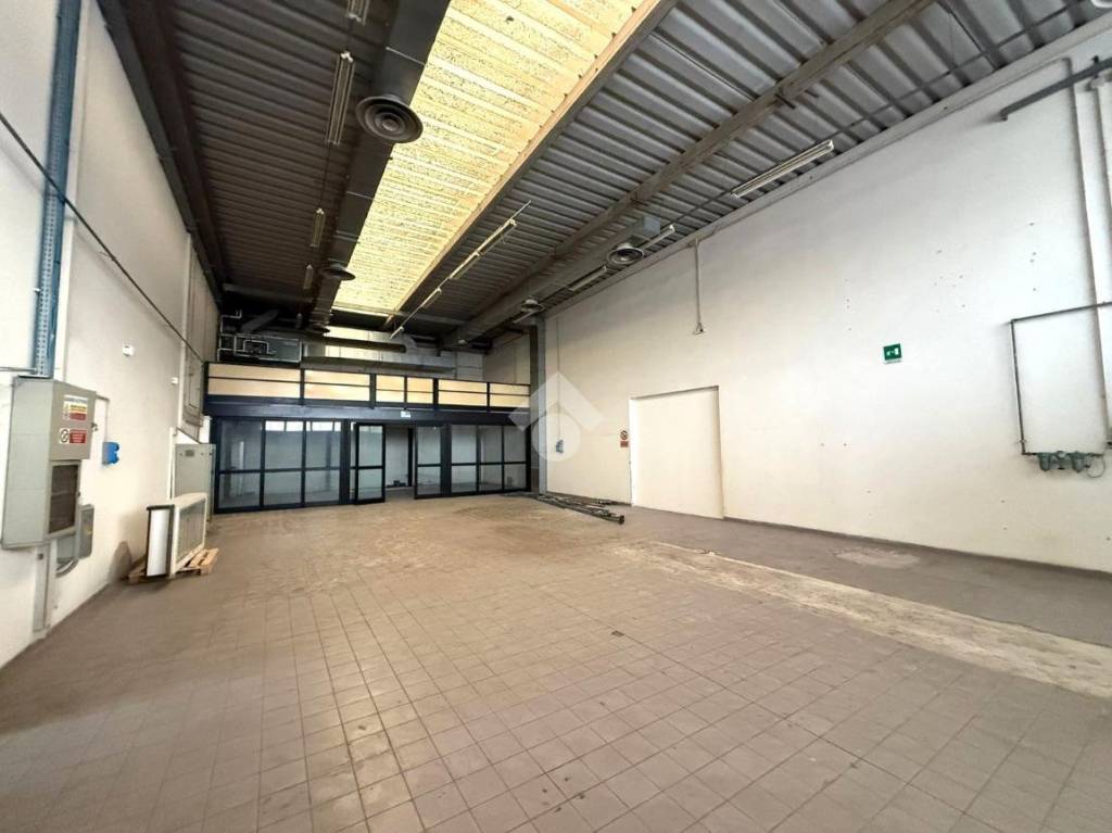 locale commerciale in affitto a Rubano