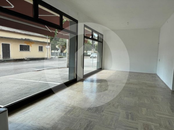 negozio in affitto a San Giorgio delle Pertiche in zona Cavino