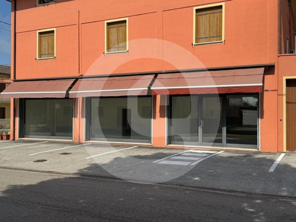 negozio in affitto a San Giorgio delle Pertiche in zona Cavino
