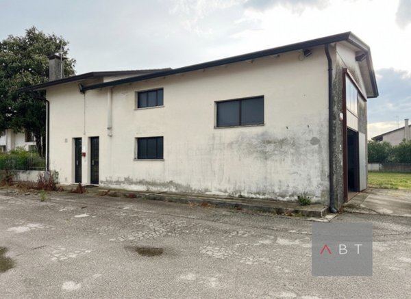locale di sgombero in affitto a San Giorgio delle Pertiche in zona Arsego