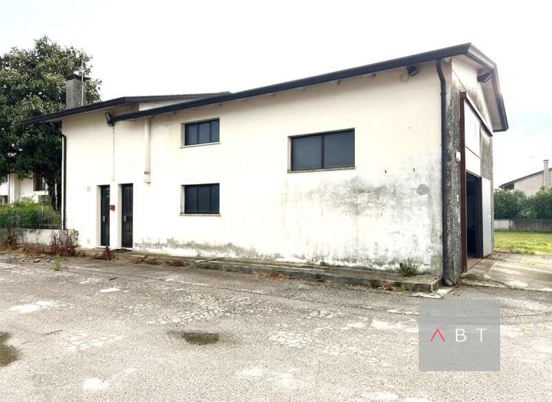 locale di sgombero in affitto a San Giorgio delle Pertiche in zona Arsego