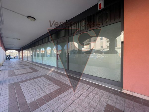 negozio in affitto a Saonara in zona Tombelle